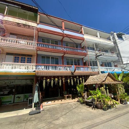 Hotel Ban Por Fai Petchaburi Esterno foto