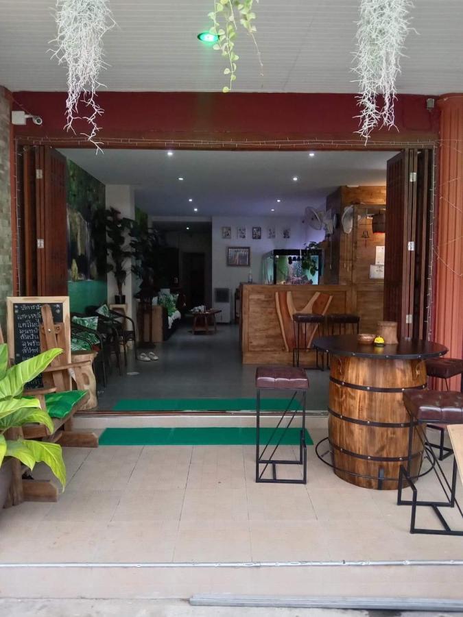 Hotel Ban Por Fai Petchaburi Esterno foto